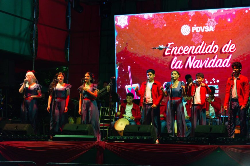 Alcaldía y Gobernación presentes en el gran encendido de la Navidad en las torres petroleras