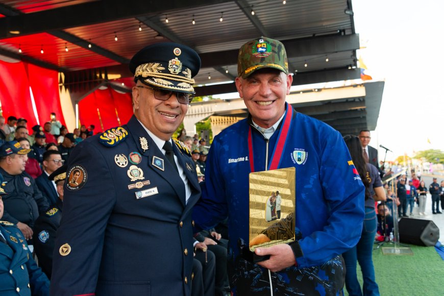 Cruz de Polimaracaibo para el Alcalde Gian Carlo Di Martino