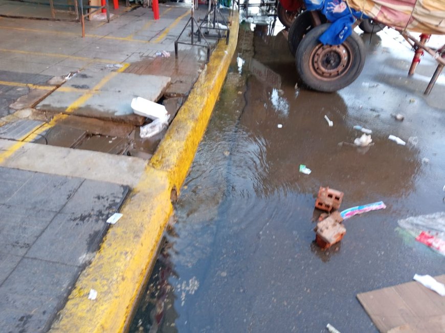 Casco Central de Maracaibo: Brotó río de agua potable del centro comercial San Felipe