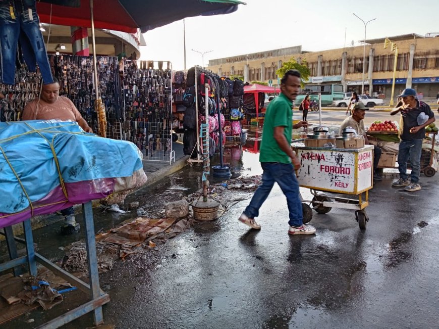 Casco Central de Maracaibo: Brotó río de agua potable del centro comercial San Felipe