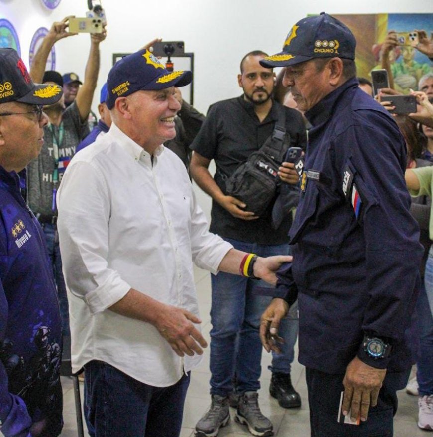 Alcalde Di Martino entregó 719 tarjetas con bono especial para funcionarios de Polimaracaibo