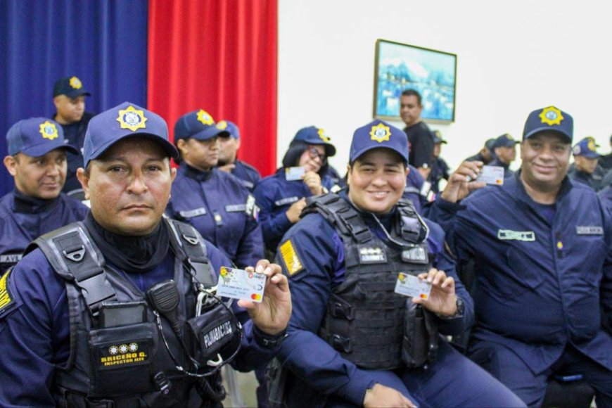 Alcalde Di Martino entregó 719 tarjetas con bono especial para funcionarios de Polimaracaibo