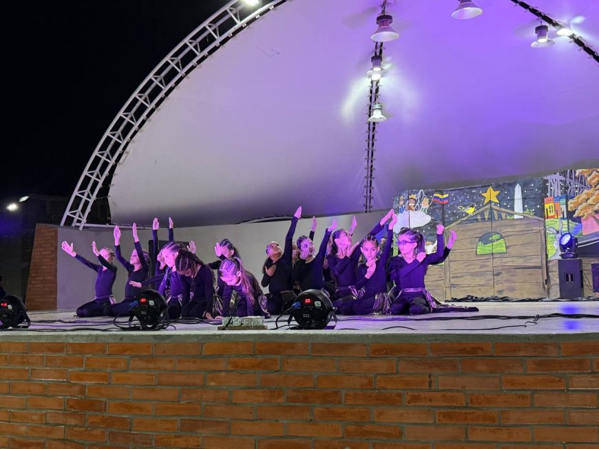 Talento y espíritu navideño: Más de 100 niños cierran el año cultural en San Francisco