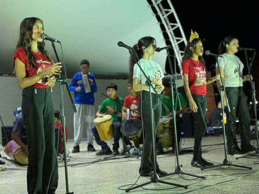 Talento y espíritu navideño: Más de 100 niños cierran el año cultural en San Francisco