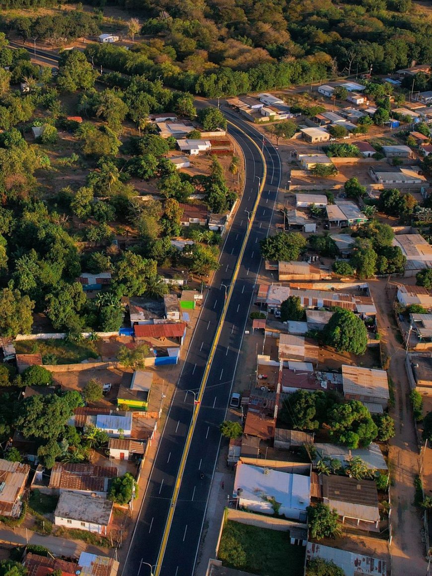 Gobernador Luis Caldera entregó rehabilitado corredor vial Jacob de Jesús Enrique Lossada