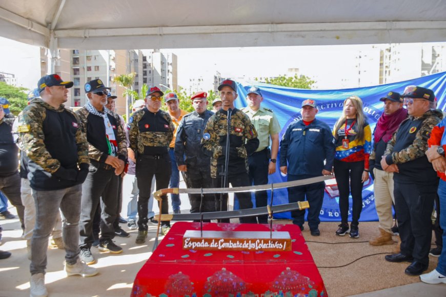 Frente Revolucionario del 23 de Enero entregó réplica de la espada de Bolívar a San Francisco