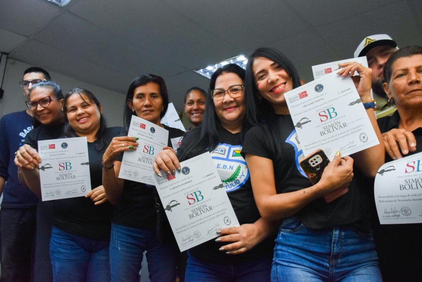 San Francisco certifica a 376 nuevos educadores como tributo al pensamiento del Libertador