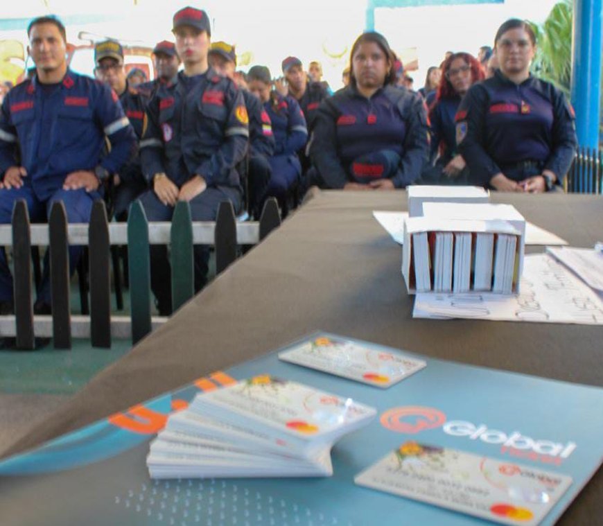 Alcalde Di Martino entregó tarjeta de bonificación a Bomberos de Maracaibo