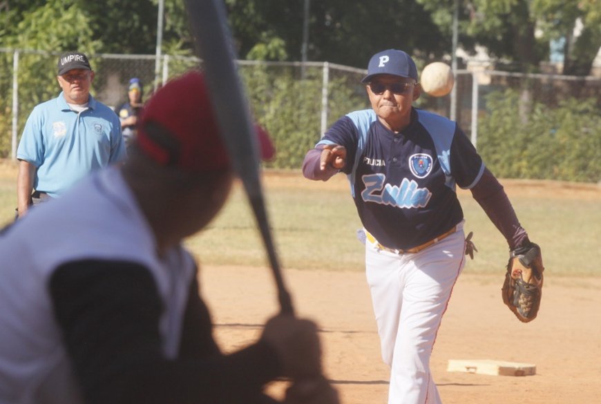 Empate en primero del "Caimanazo" Navideño de softbol