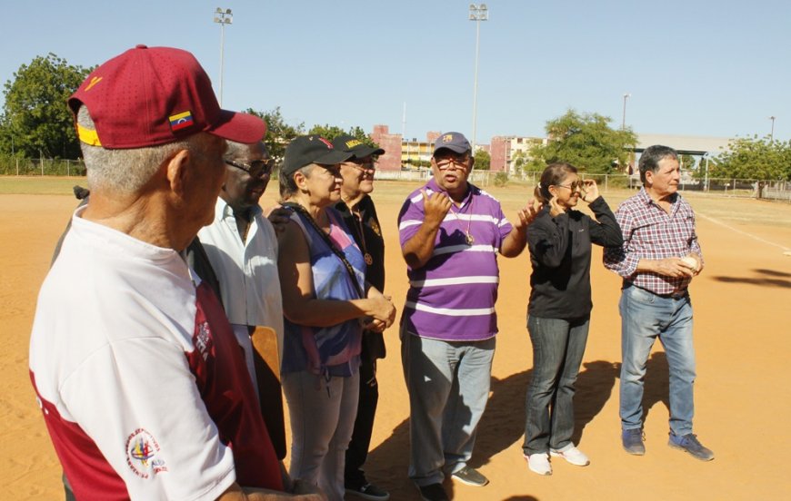 Empate en primero del "Caimanazo" Navideño de softbol