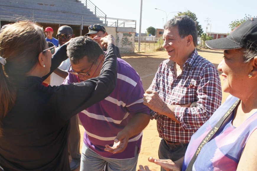 Empate en primero del "Caimanazo" Navideño de softbol