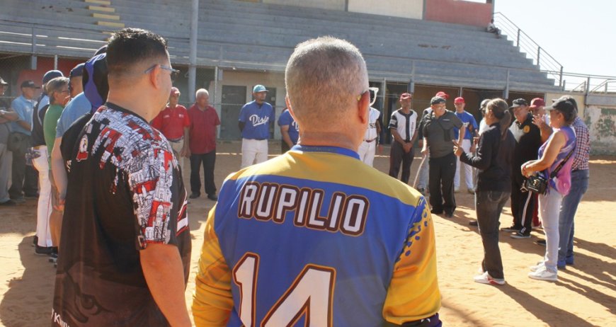 Empate en primero del "Caimanazo" Navideño de softbol