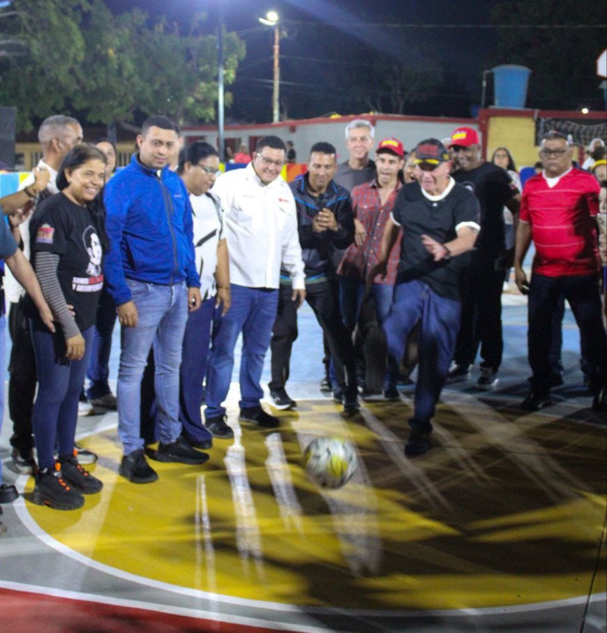 Plaza número 25 entregó Di Martino: La “Madrina Elia” de San Jacinto quedó como una uva