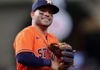 Altuve vuelve en el 2026 como camarero titular
