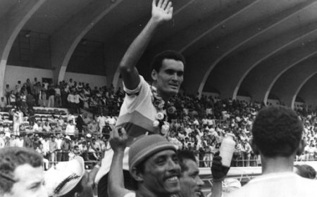 "La historia no se repite, pero rima"