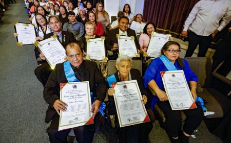 Gobernador Luis Caldera ingresó a nómina a 1.402 educadores y reclasificó a 1.078