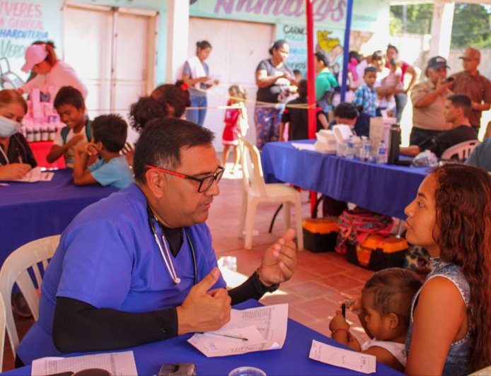 En Remanso Wayuu están felices por el mercado que les llevó Di Martino