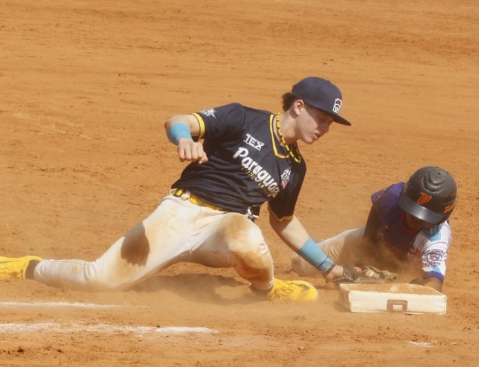 Al terreno para eliminatoria senior de Pequeñas Ligas