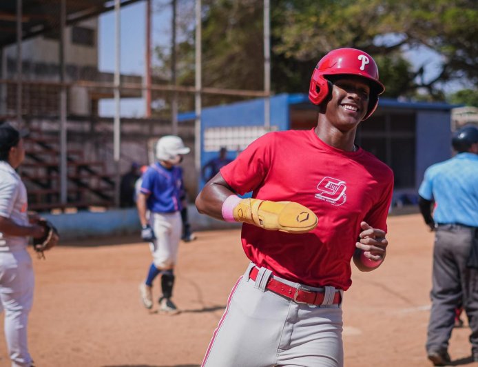 Zuliano Francisco Rentería firmó con Filadelfia por 4 millones de dólares 