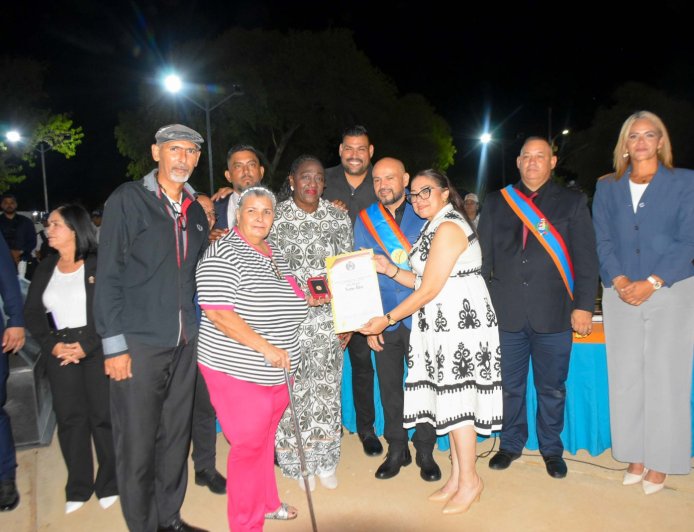 XXXI años de historia: Alcalde Héctor Soto condecoró a “Ciudadanos Ilustres” de San Francisco