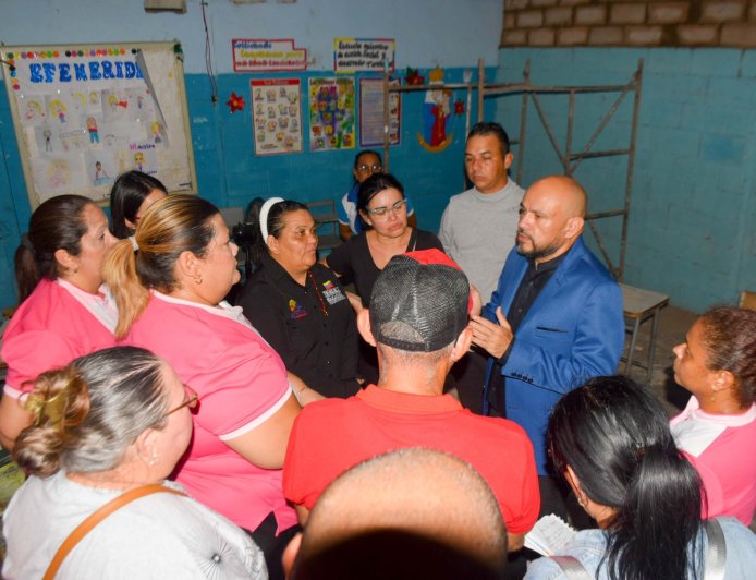 Alcalde Héctor Soto inspeccionó dos escuelas en la parroquia El Bajo
