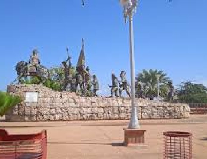 SAN FRANCISCO: Alcalde Héctor Soto inició rehabilitación del alumbrado de la Plaza Bolívar