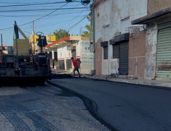 Alcaldía culmina la colocación de mil toneladas de asfalto en el sector Santa Bárbara