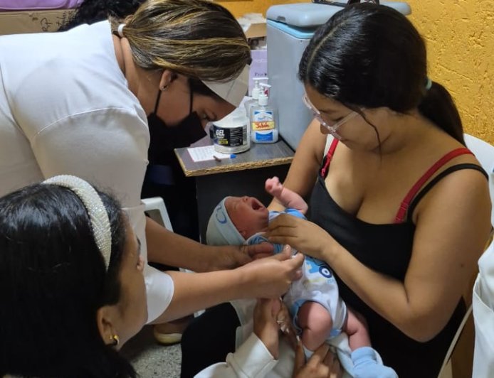 Políticas sanitarias: Alcaldía de San Francisco garantiza esquema nacional de vacunación a niños y niñas