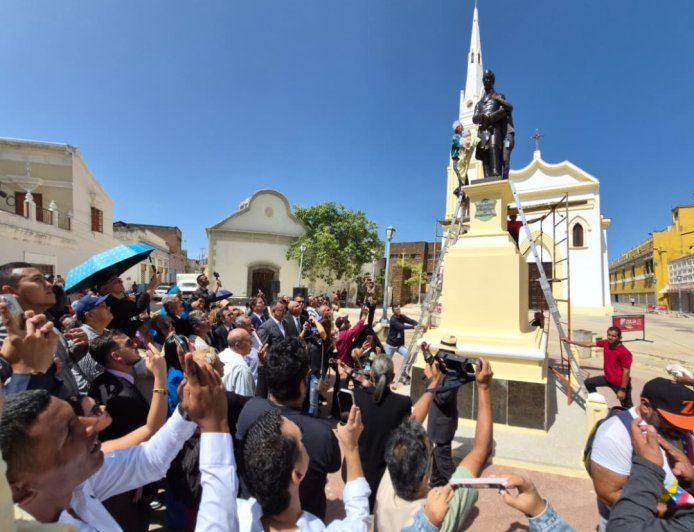 Baralt retornó a su pedestal de honor restaurado por el Plan Rector de Protección del Patrimonio del Zulia