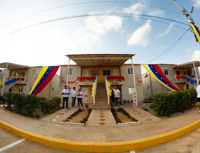 En Corazón de mi Patria, 16 familias recibieron las casas que construyeron