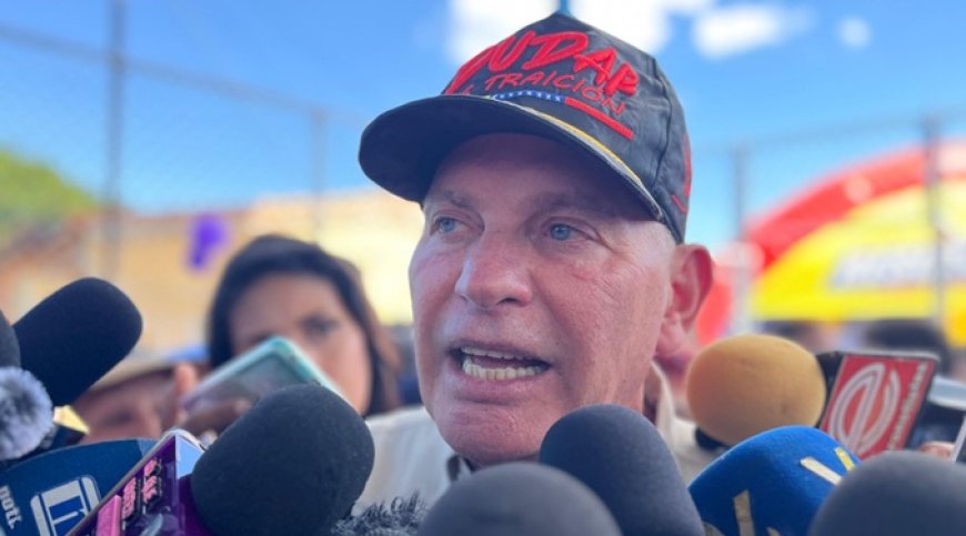 Alcalde Di Martino: "En Maracaibo seguimos leales a la revolución en paz y con trabajo normal"
