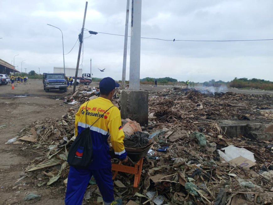 ¡El trabajo no se detiene! Cuadrillas de ambientalistas en jornada de limpieza en Las Pulgas.
