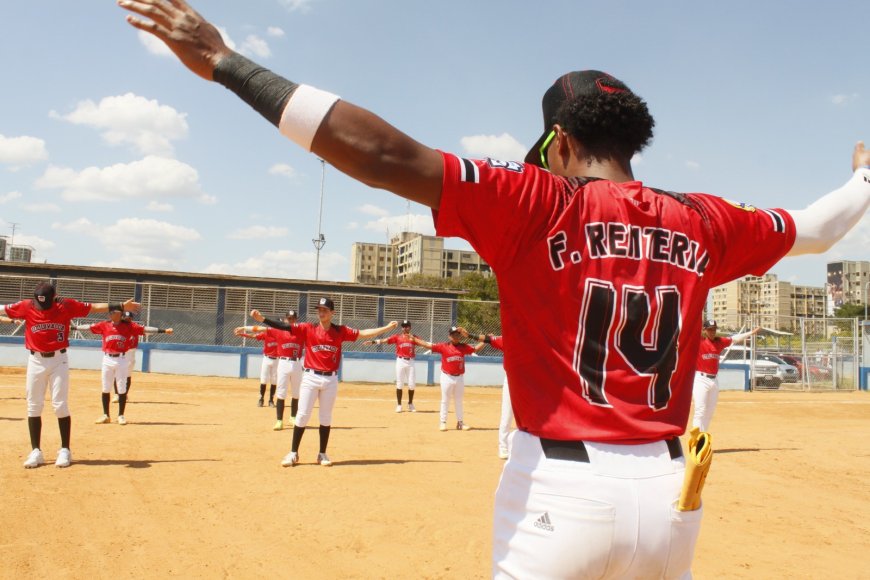 Al terreno para eliminatoria senior de Pequeñas Ligas