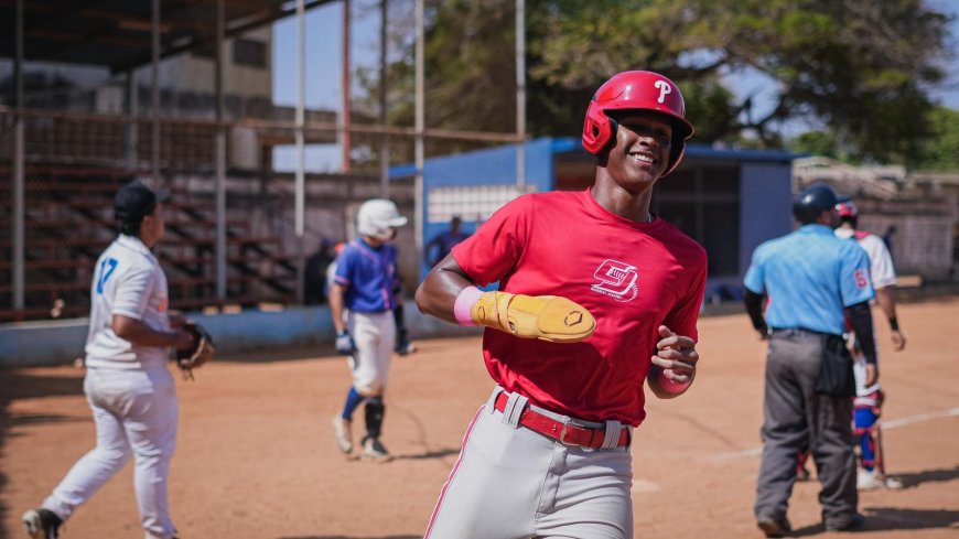 Zuliano Francisco Rentería firmó con Filadelfia por 4 millones de dólares 