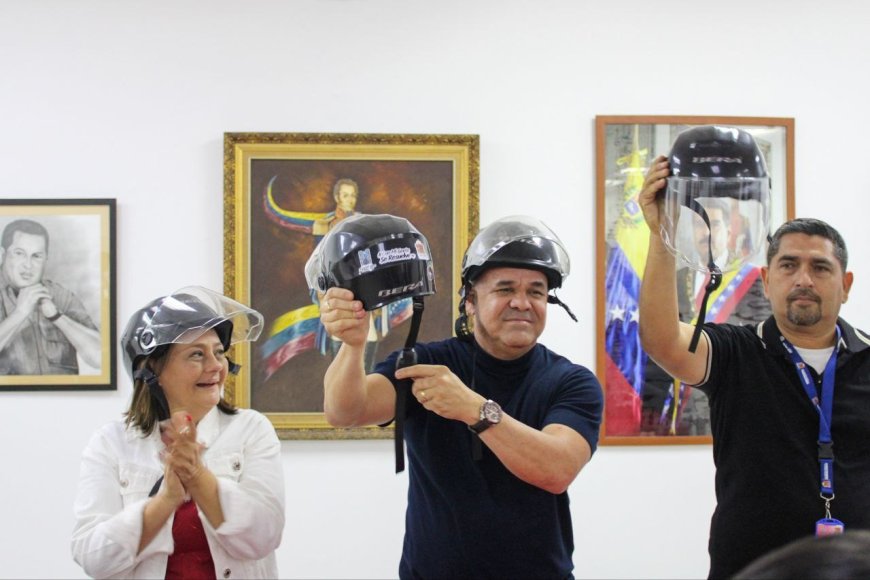 ¡Más seguridad! Alcaldía de Maracaibo entregó cascos a 100 de sus trabajadores motorizados