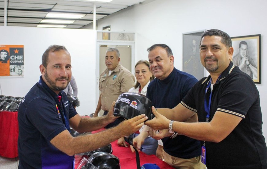 ¡Más seguridad! Alcaldía de Maracaibo entregó cascos a 100 de sus trabajadores motorizados