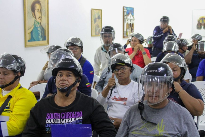 ¡Más seguridad! Alcaldía de Maracaibo entregó cascos a 100 de sus trabajadores motorizados