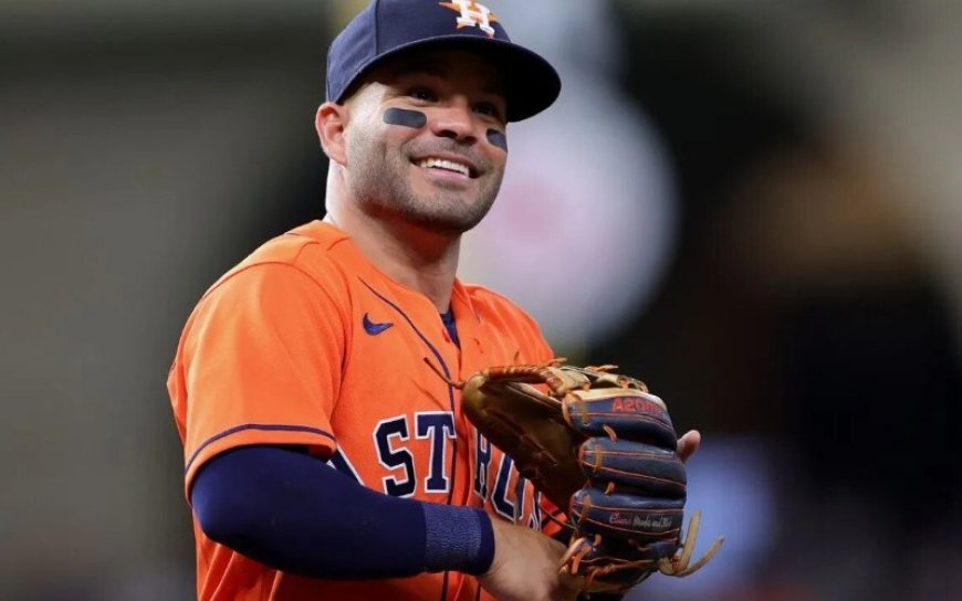 Altuve vuelve en el 2026 como camarero titular