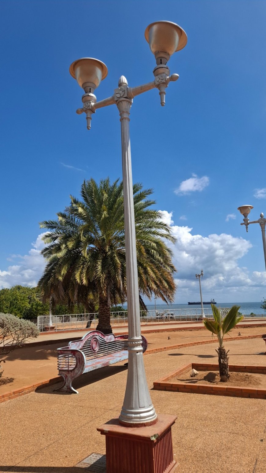 SAN FRANCISCO: Alcalde Héctor Soto inició rehabilitación del alumbrado de la Plaza Bolívar