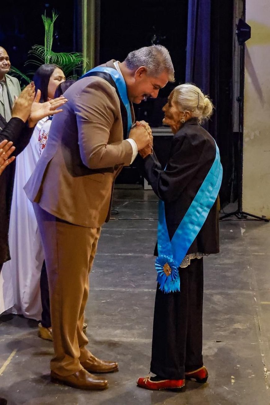 Gobernador Luis Caldera ingresó a nómina a 1.402 educadores y reclasificó a 1.078