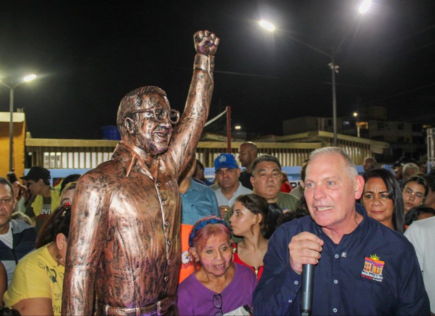 Alcalde Di Martino entregó plaza en memoria al revolucionario “Jean Carlos Martínez"