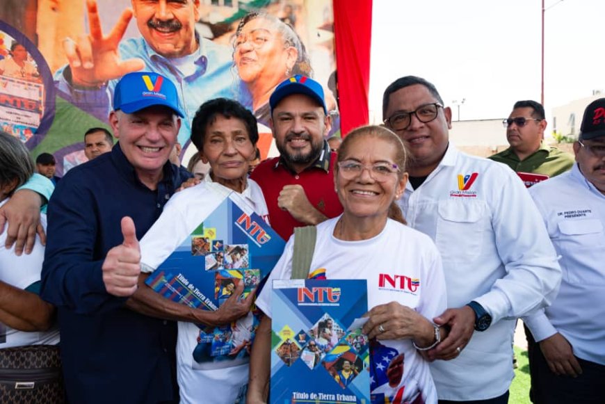 En Corazón de mi Patria, 16 familias recibieron las casas que construyeron