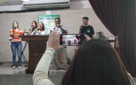 Una"Noche de acción de gracia y adoración a ti, Dios" 