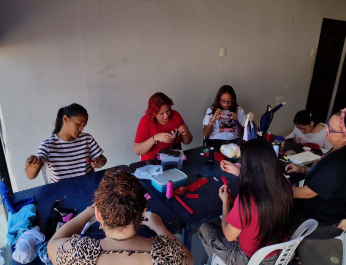 San Francisco exalta el oficio de las muñequeras con exposición y talleres culturales