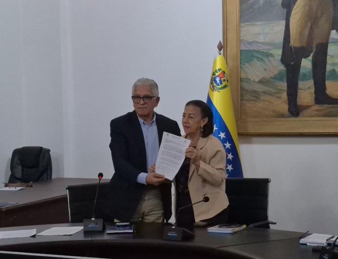 Gobernación entregó al Clez anteproyecto de la Ley de Ciencia y Tecnología del estado Zulia