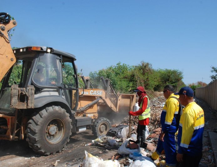 MARACAIBO: Alcaldía inició intervención de 750 metros de la cañada Caribe en La Faría