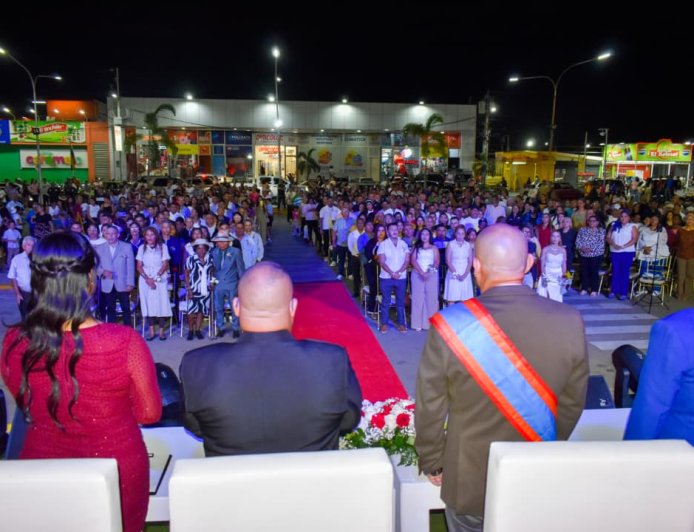 Más de 70 parejas formalizan su unión en jornada de bodas colectivas en San Francisco