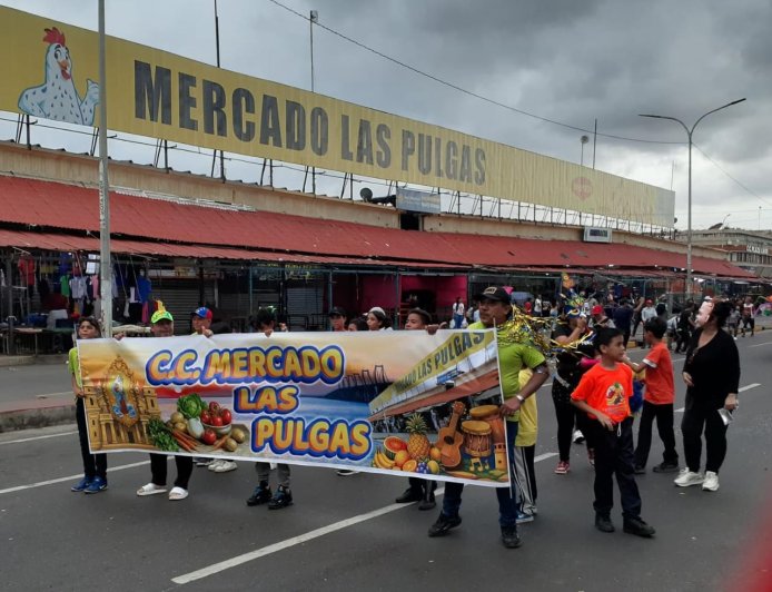 Comerciantes del centro de Maracaibo se sumaron al desfile de Carnaval