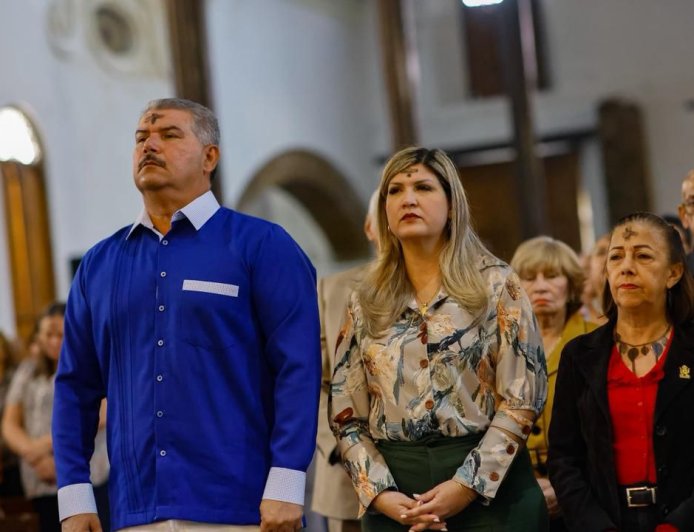 Gobernador Luis Caldera participó en la eucaristía de imposición de cenizas