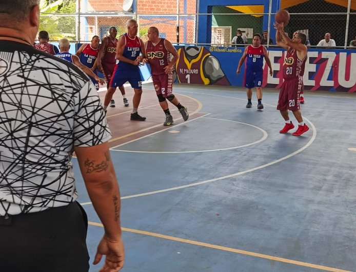 X Máster 60 de basket: Los favoritos arrancaron con pie derecho